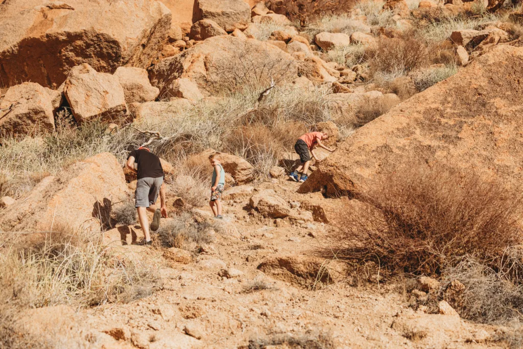 family-in-spitzkoppe-namibia_mariette-du-toit-photography