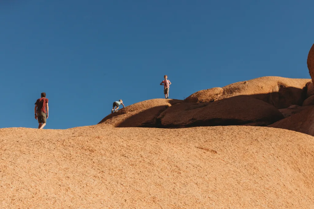 family-in-spitzkoppe-namibia_mariette-du-toit-photography