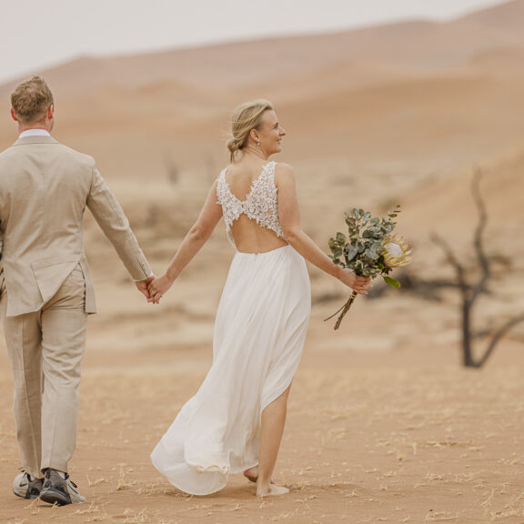 Martin & Charlotte – Namibian Honeymoon Photos at Sossusvlei