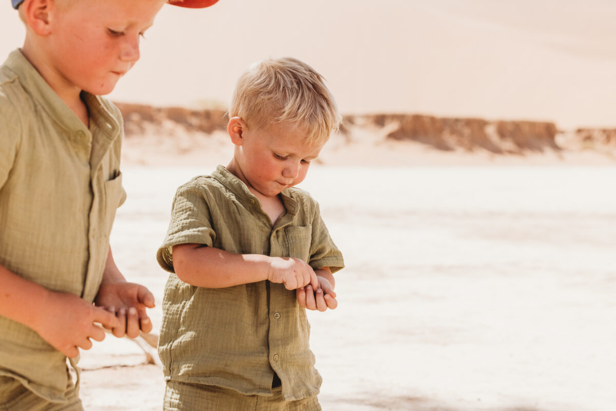 family-photo-shoot-in-sossusvlei-namibia, image of boy by mariette du toit photography