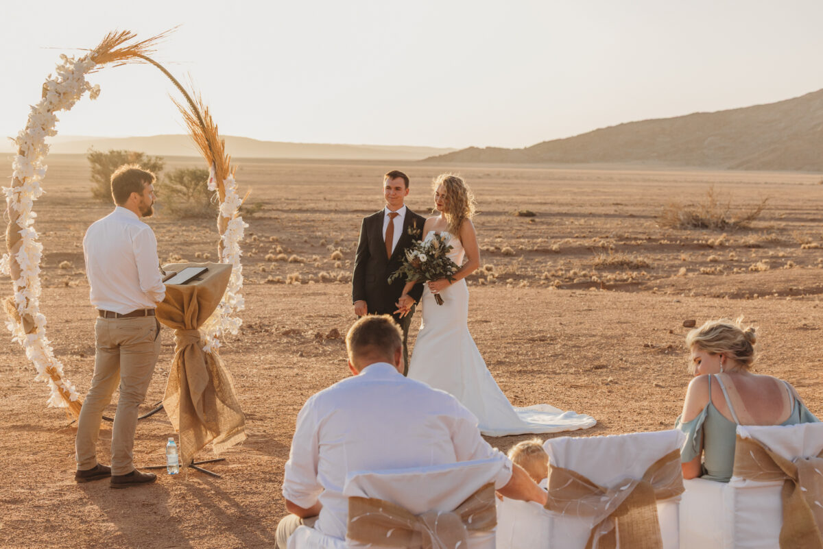 intimate-wedding-in-namib-desert-namibia_ceremony-image-by-mariette-du-toit-photography