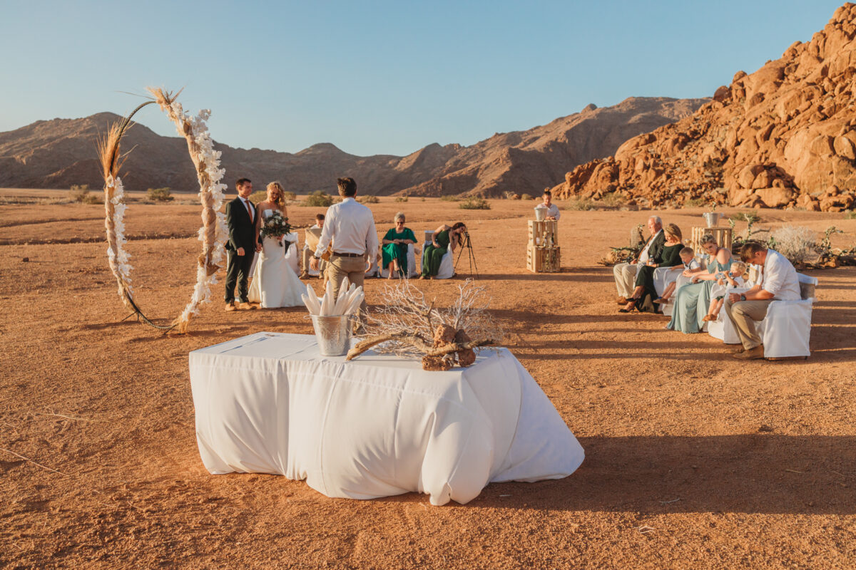 intimate-wedding-in-namib-desert-namibia_ceremony-image-by-mariette-du-toit-photography