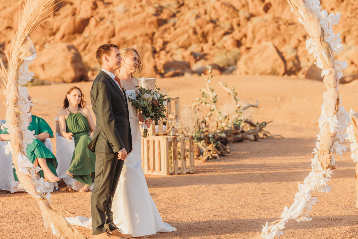 intimate-wedding-in-namib-desert-namibia_ceremony-image-by-mariette-du-toit-photography