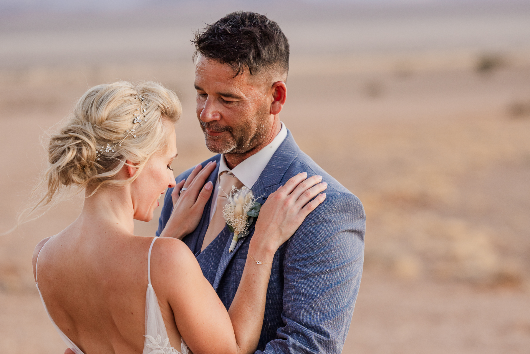 intimate photo of couple eloping in the namib desert close to sossusvlei, image by mariette du toit photography