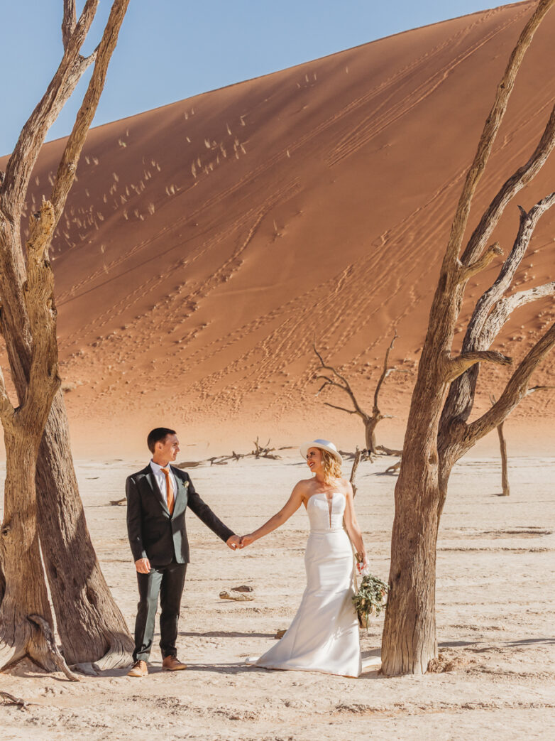 A Sunrise Couple Session In Deadvlei | Hans & Ranelda