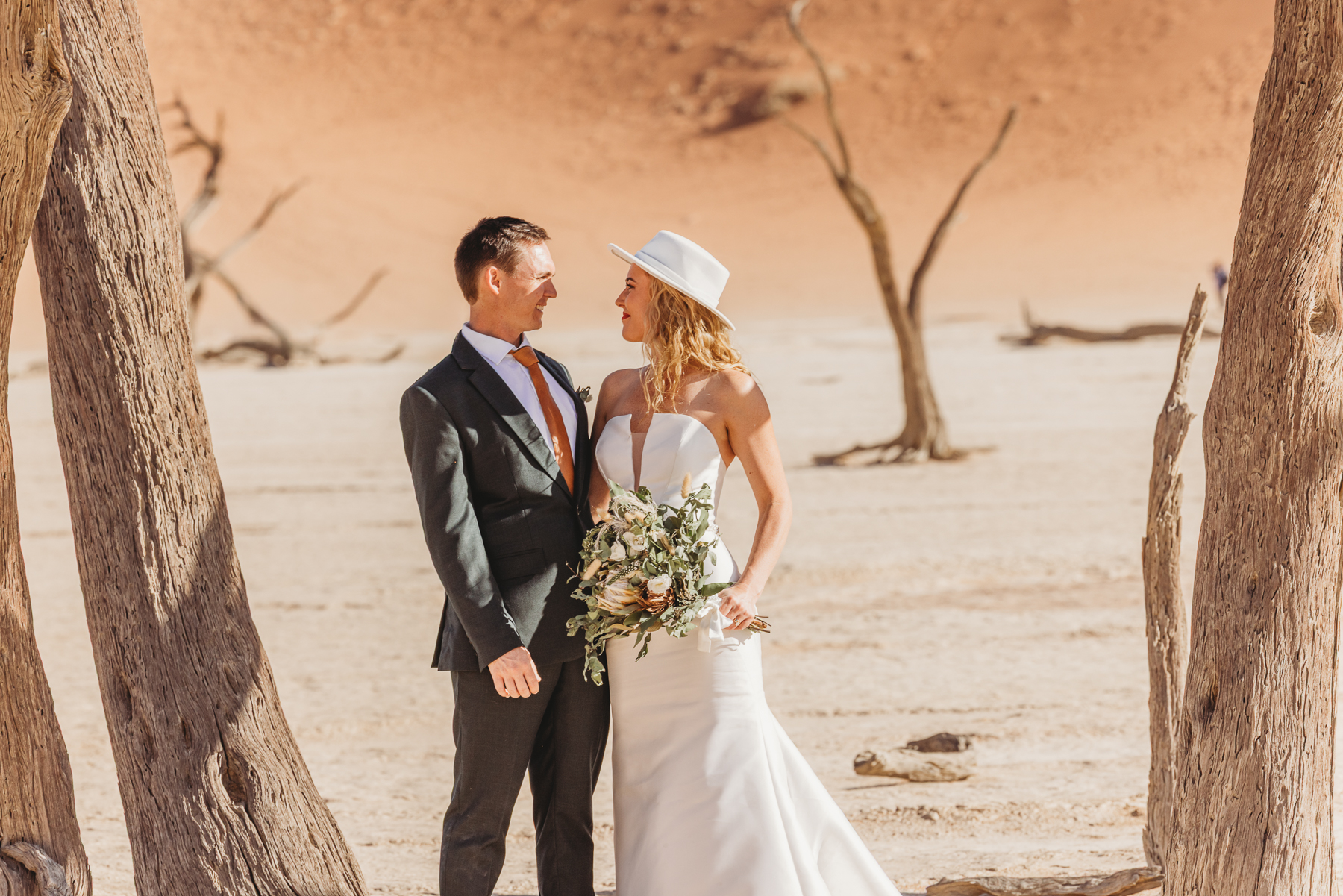 wedding couple in deadvlei, namibia